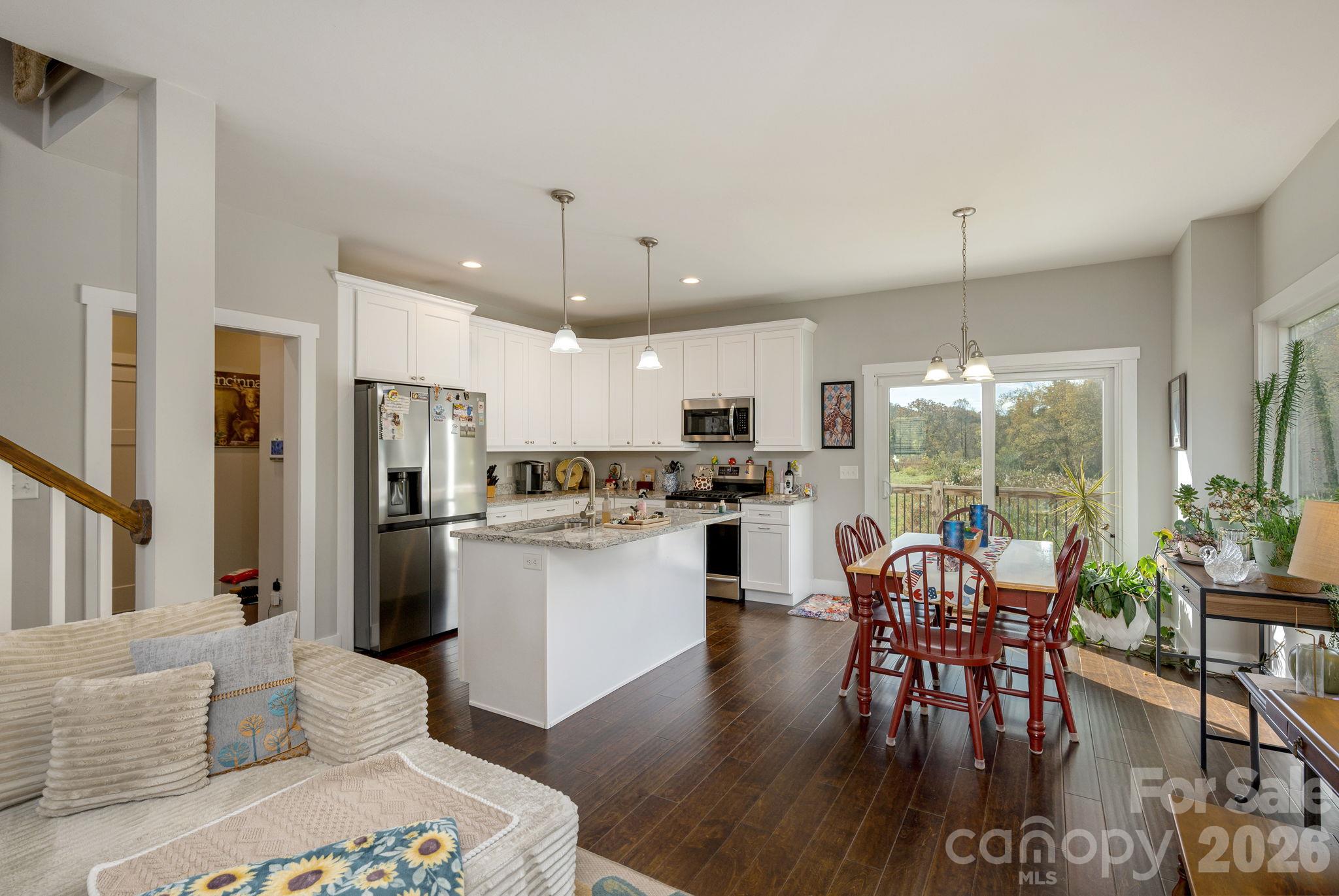 Single Family Residence at 160 Leyland Circle, Hendersonville, photo 13 of 19