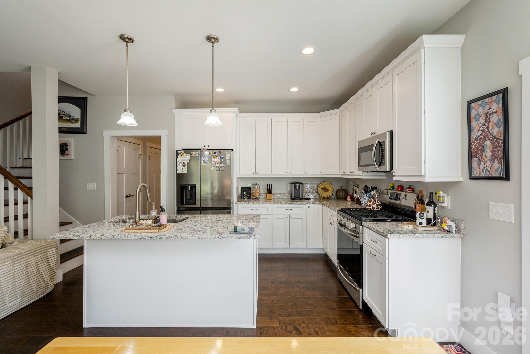 Single Family Residence at 160 Leyland Circle, Hendersonville, photo 14 of 19