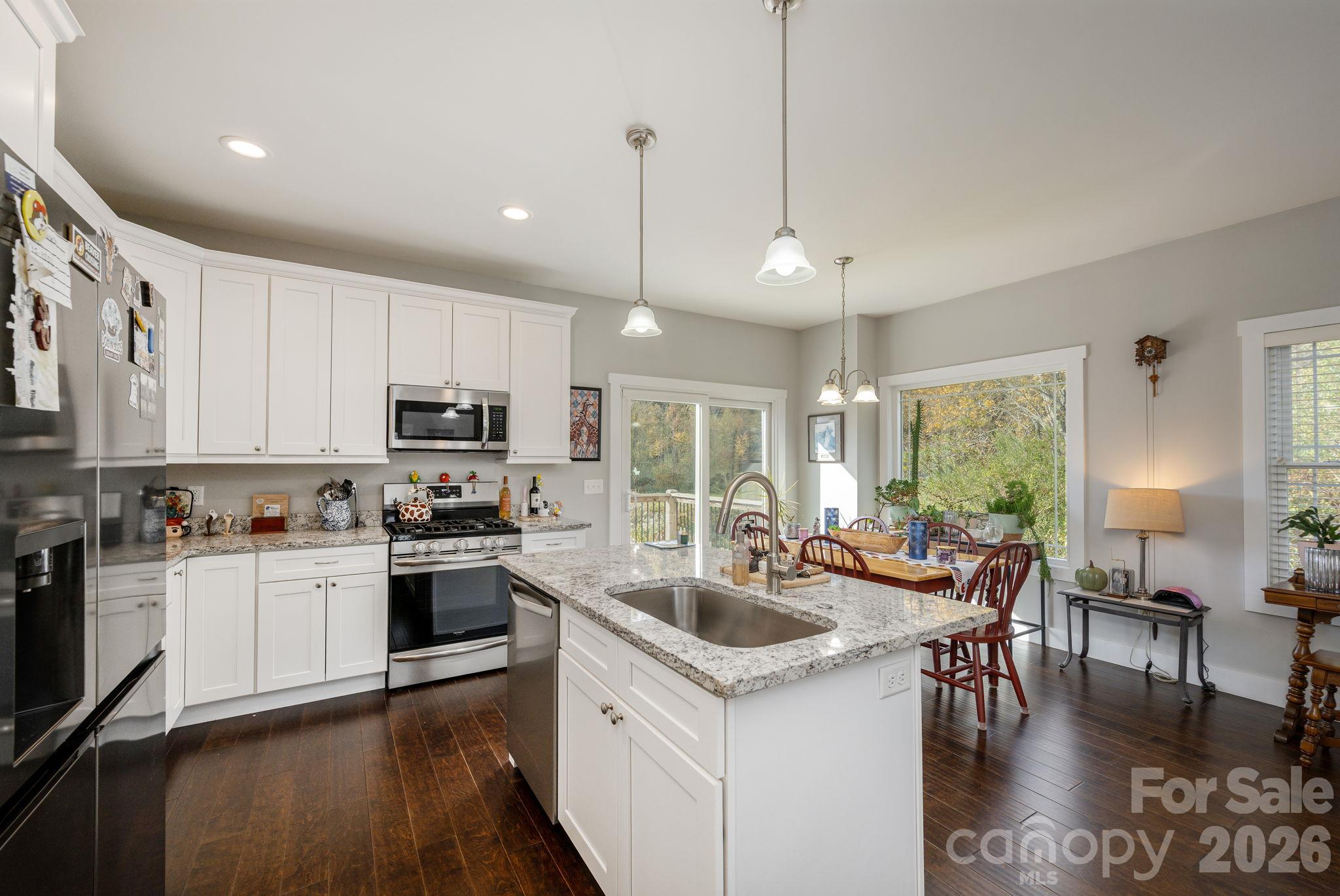 Single Family Residence at 160 Leyland Circle, Hendersonville, photo 15 of 19