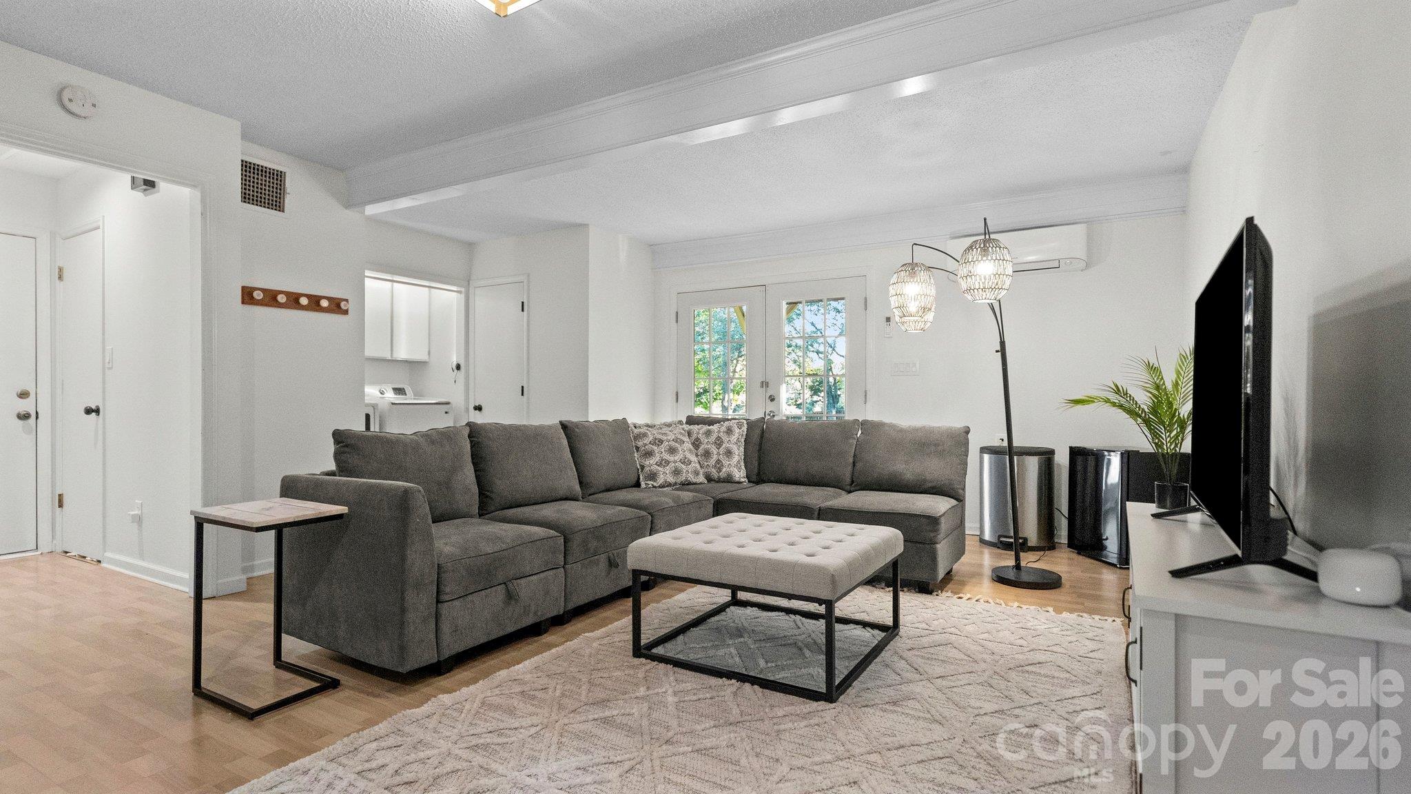 Plenty of room for gathering - 105 Brockway Drive, Mooresville