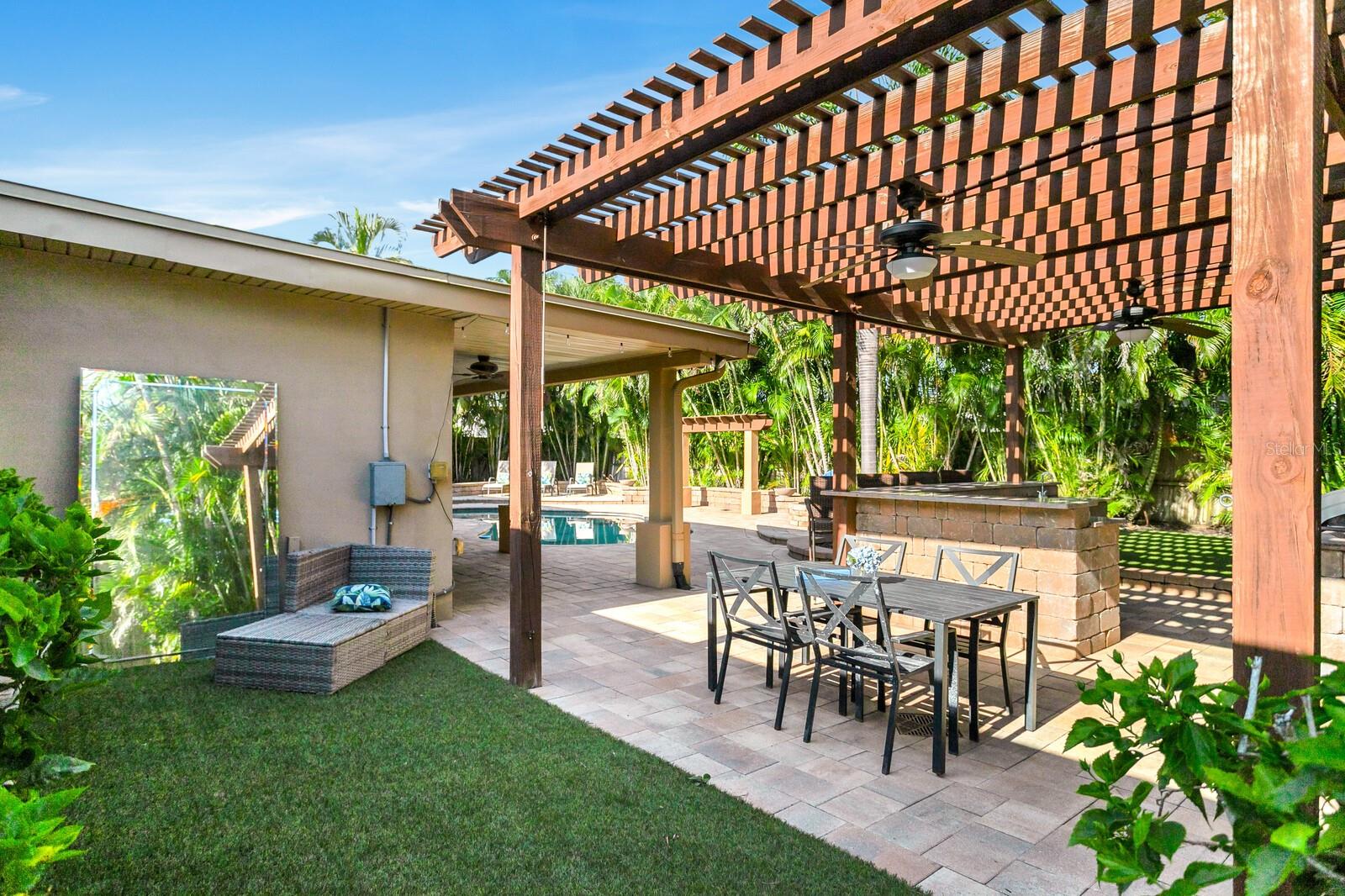 Single Family Residence at 3935 W EDEN ROC CIR, TAMPA, photo 5 of 76