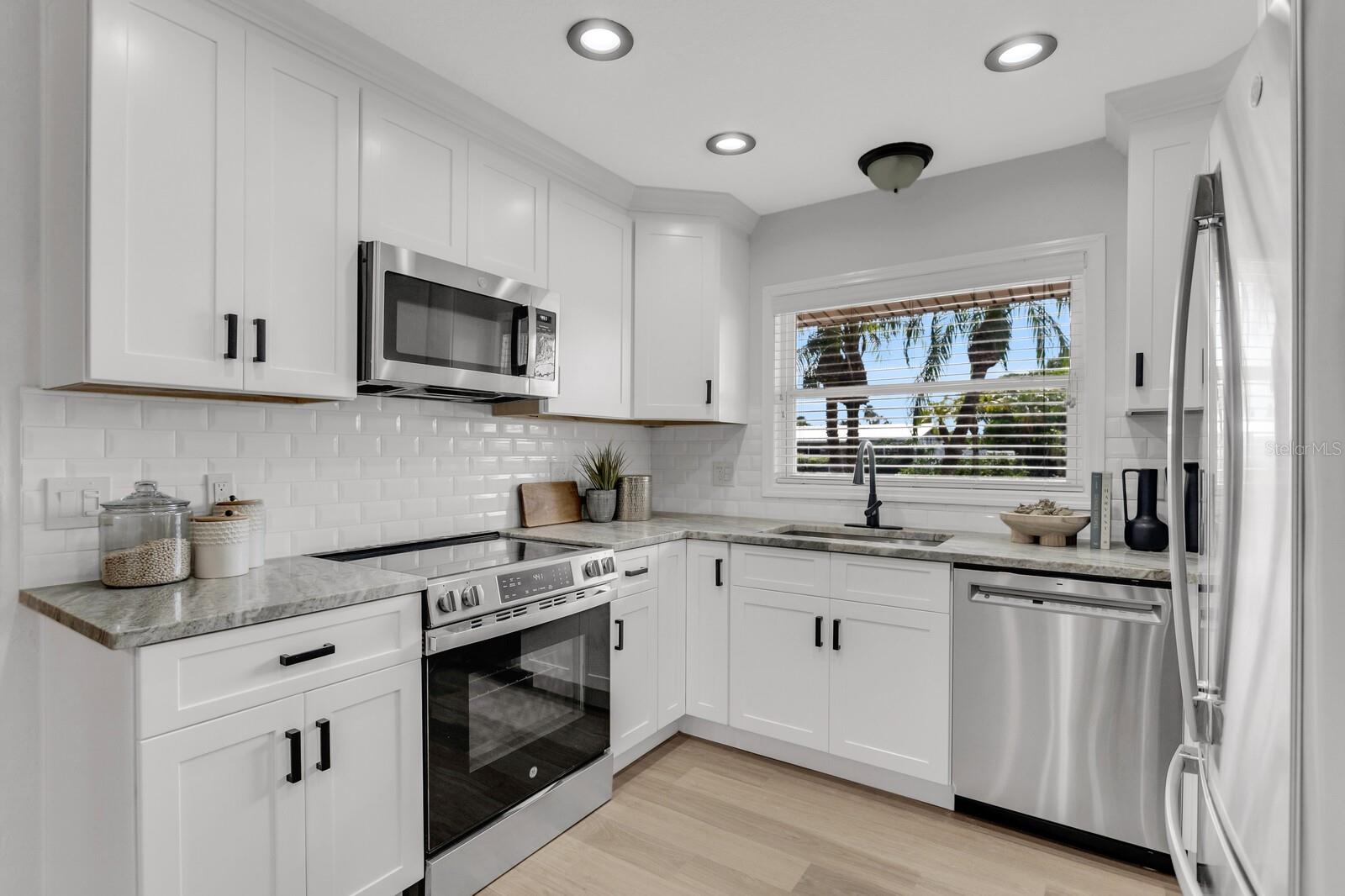 Single Family Residence at 3935 W EDEN ROC CIR, TAMPA, photo 14 of 76