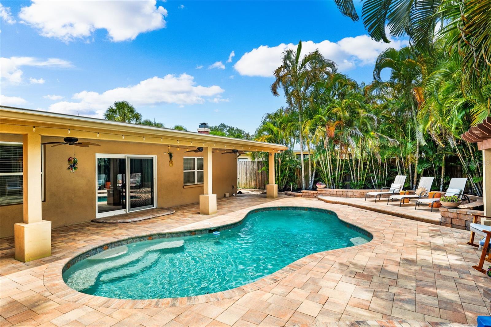 Single Family Residence at 3935 W EDEN ROC CIR, TAMPA, photo 25 of 76