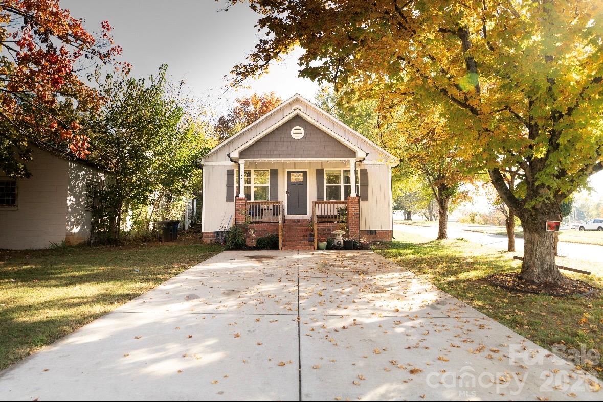 Single Family Residence at 1359 5th Street, Statesville