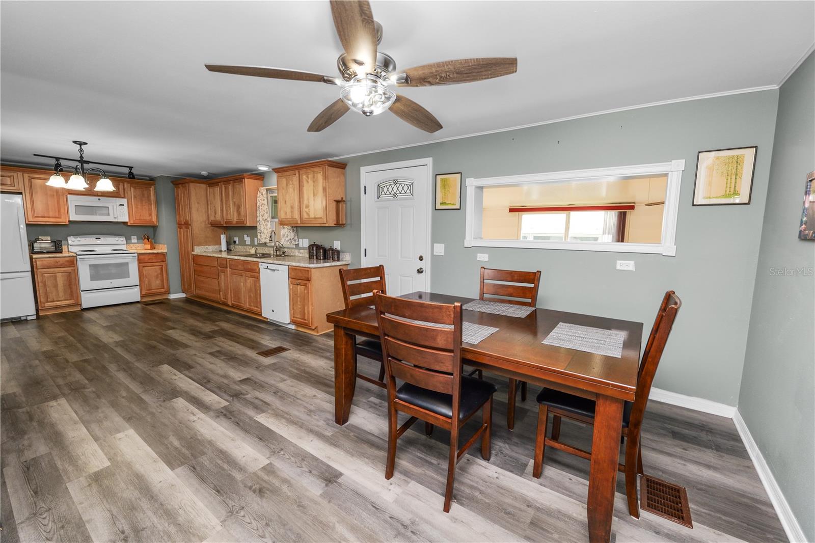 Manufactured Home at 918 PINE RIDGE DR, LAKELAND, photo 19 of 44