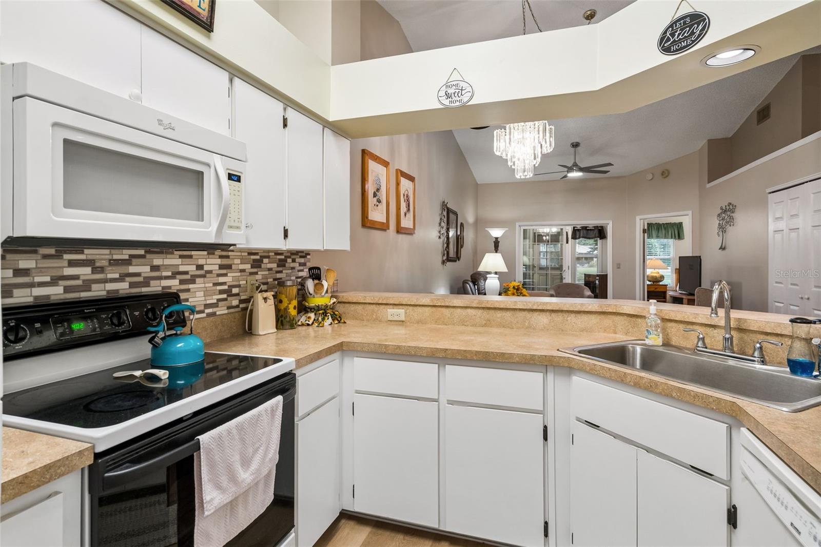 Kitchen looking through to living, dining, Fl. room - 5546 ROSEWALL, LEESBURG