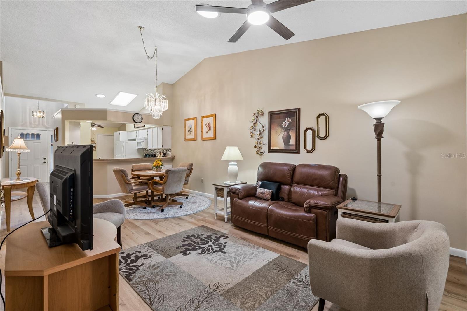 Living room - 5546 ROSEWALL, LEESBURG