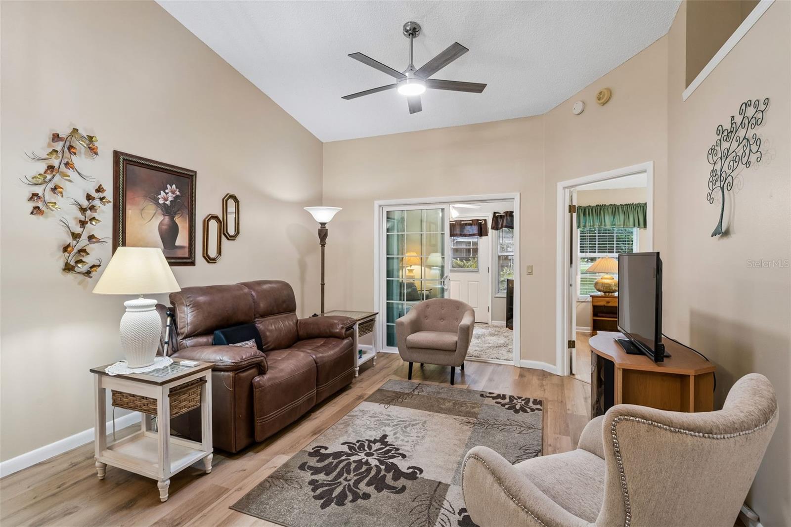 Living room - 5546 ROSEWALL, LEESBURG