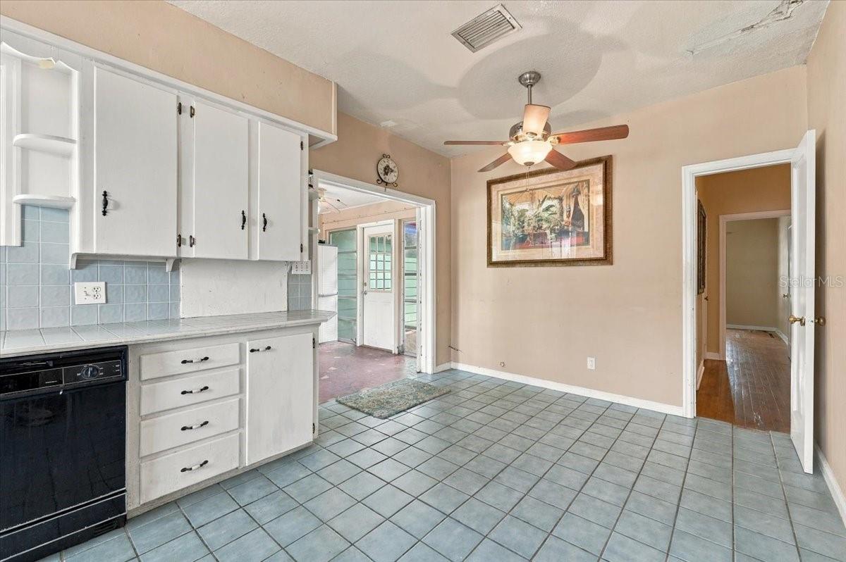kitchen leads to laundry room - 1501 N LAKE HOWARD DR, WINTER HAVEN