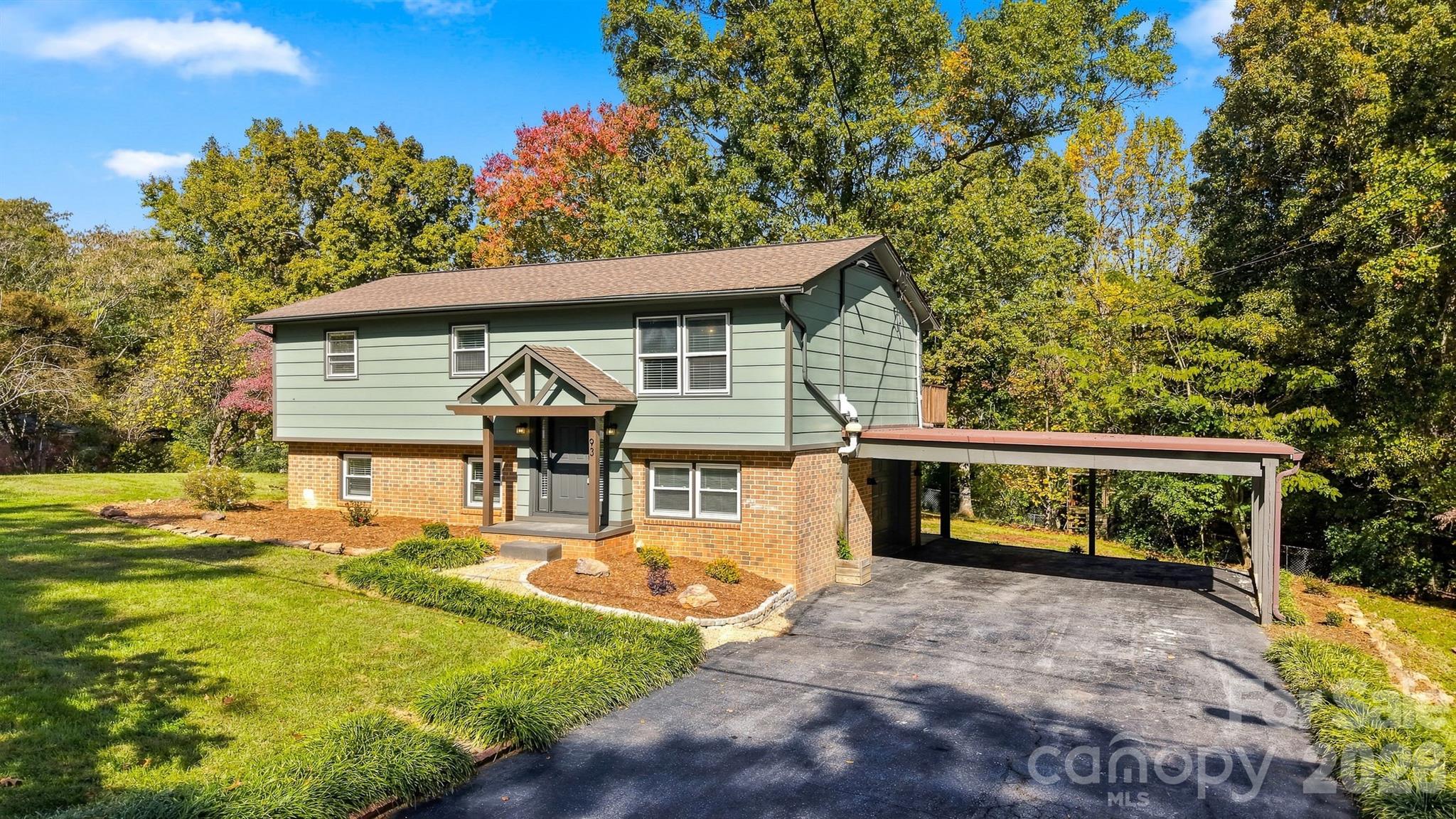Single Family Residence at 93 Mountain Oak Lane, Hickory, photo 2 of 40