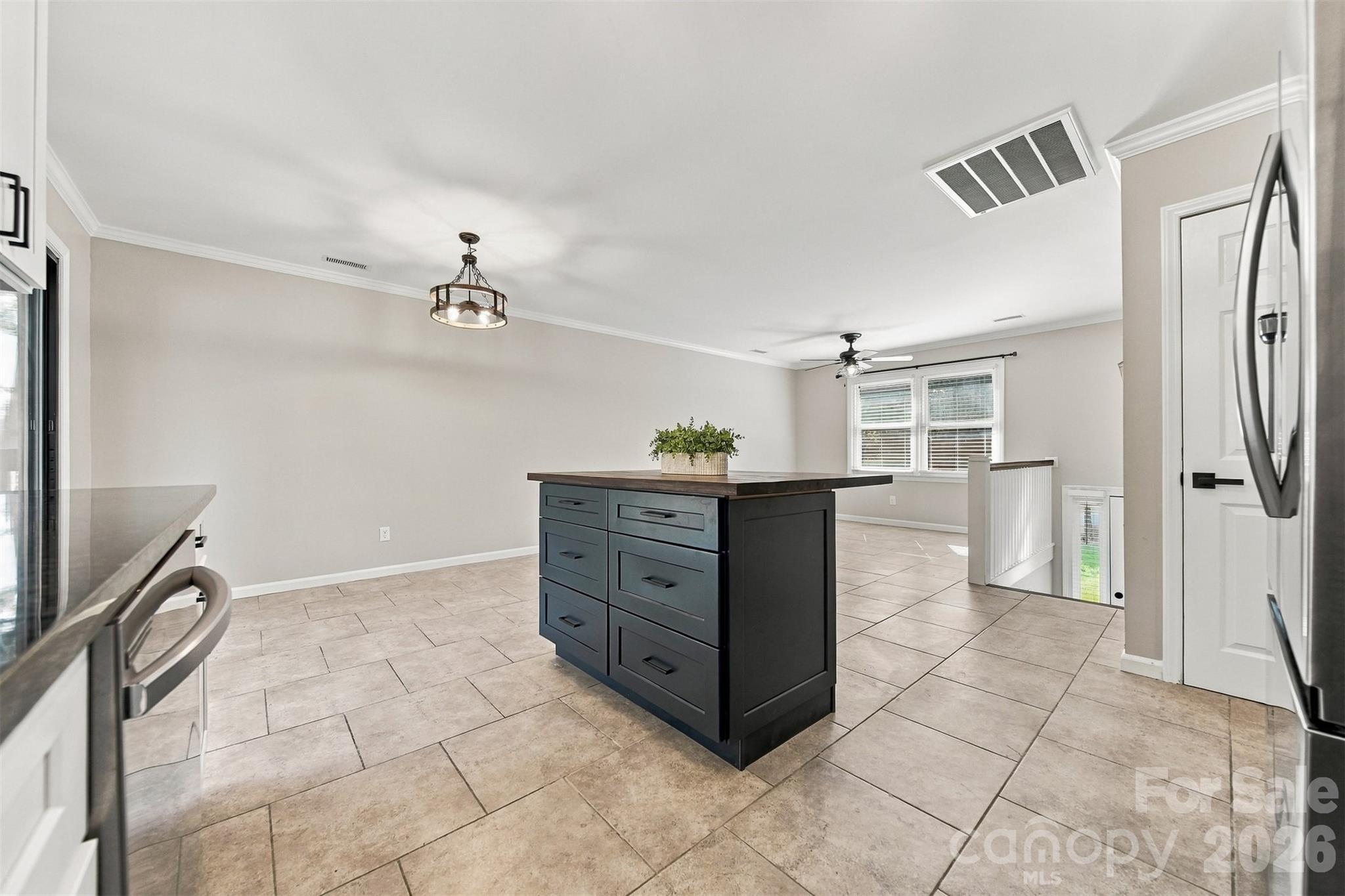 Single Family Residence at 93 Mountain Oak Lane, Hickory, photo 14 of 40