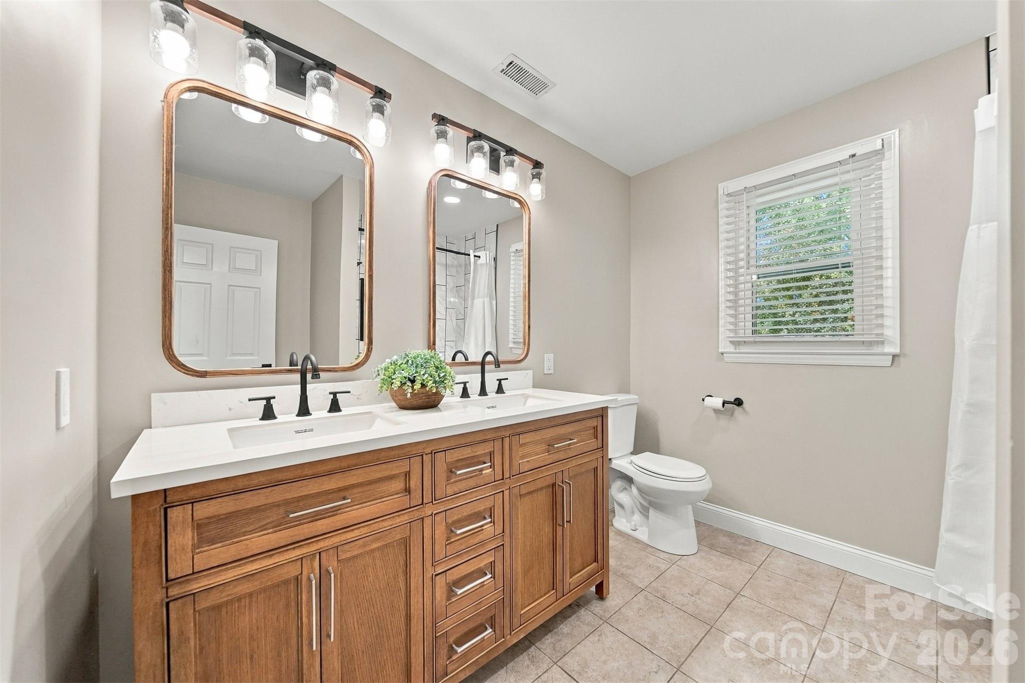 Main level bath with double vanity - 93 Mountain Oak Lane, Hickory
