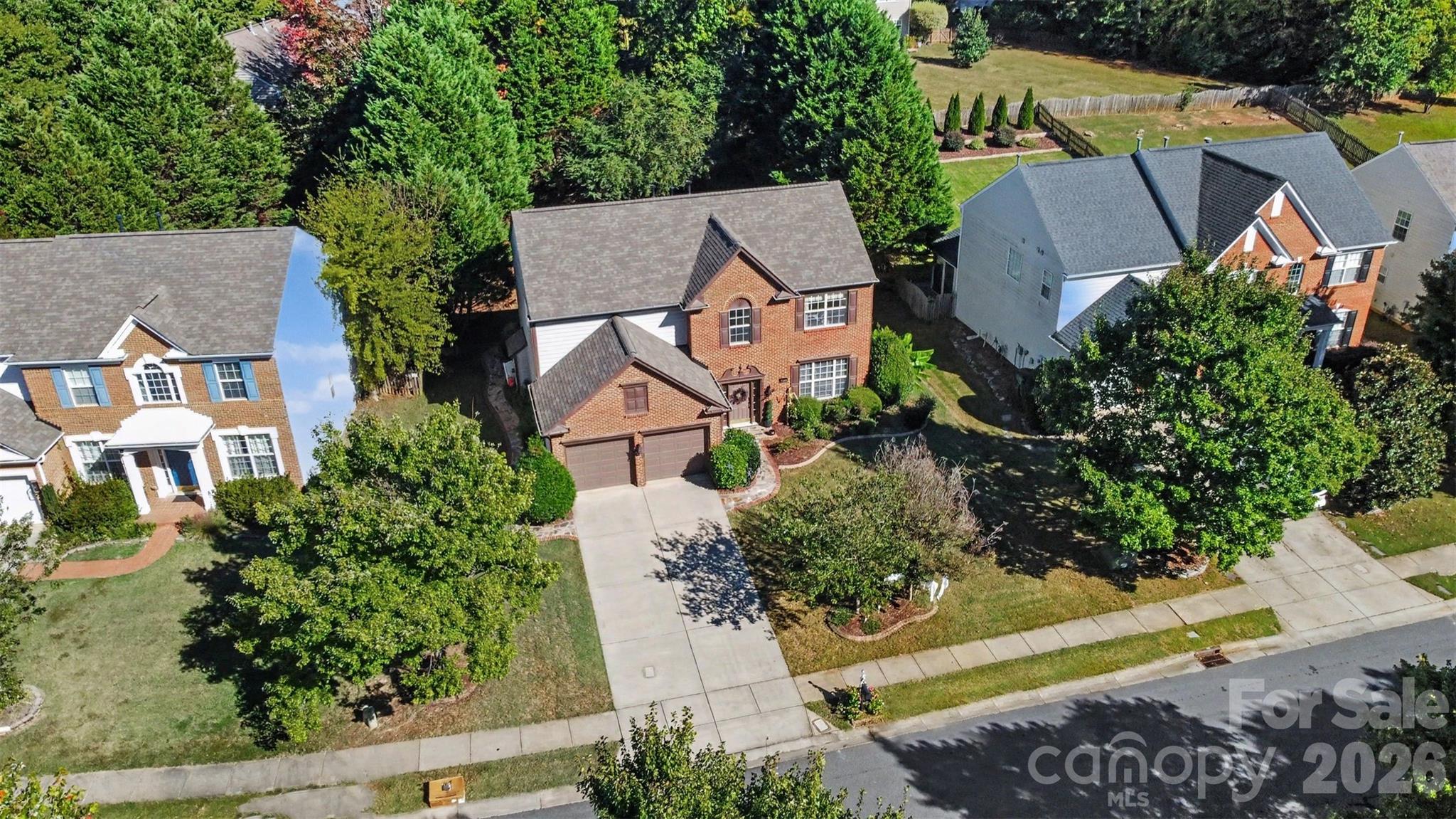 Single Family Residence at 9144 Linden Tree Lane, Charlotte, photo 2 of 22