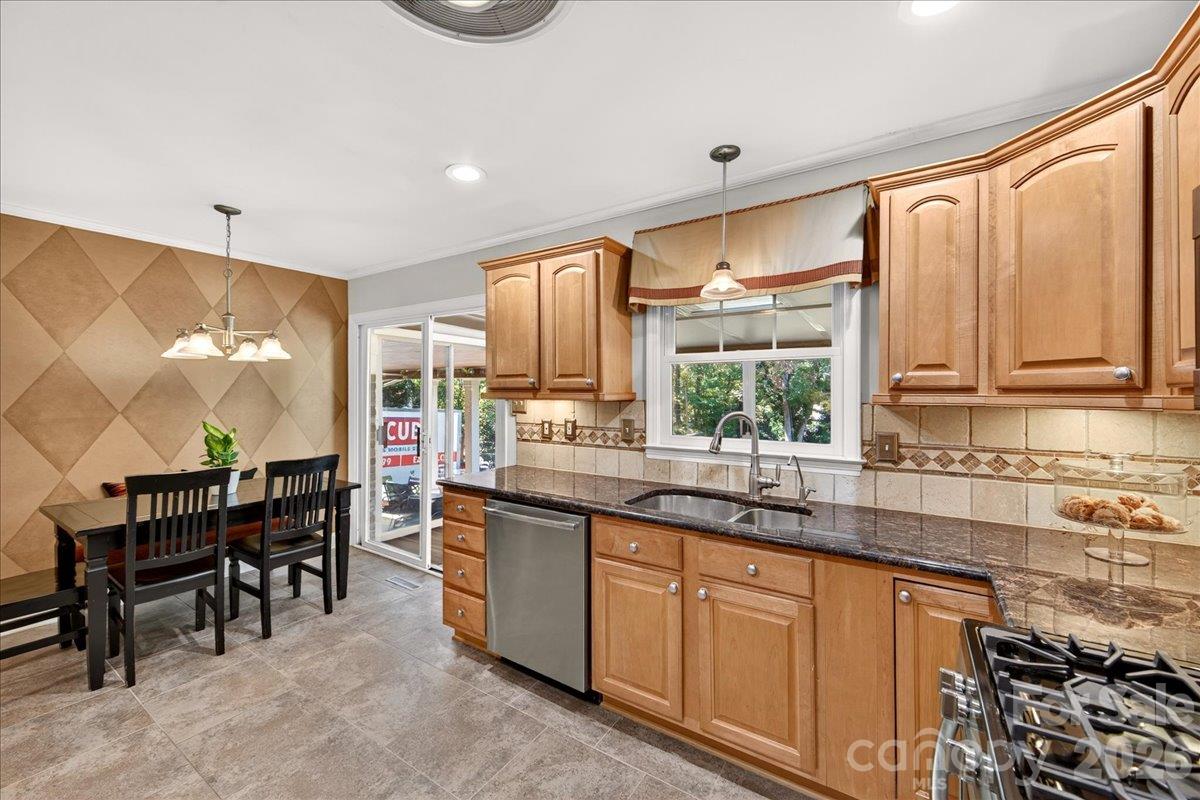 Single Family Residence at 6532 Tall Oaks Trail, Charlotte, photo 17 of 44