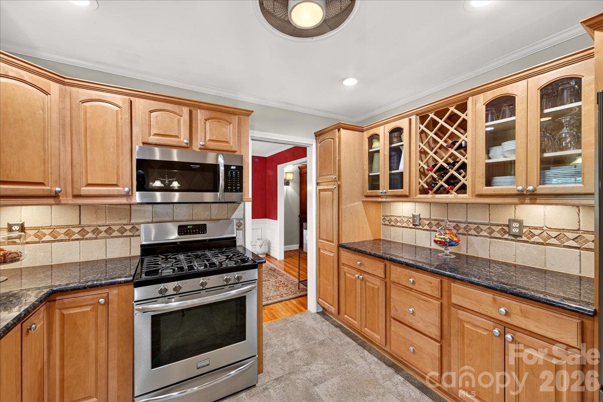 Single Family Residence at 6532 Tall Oaks Trail, Charlotte, photo 19 of 44