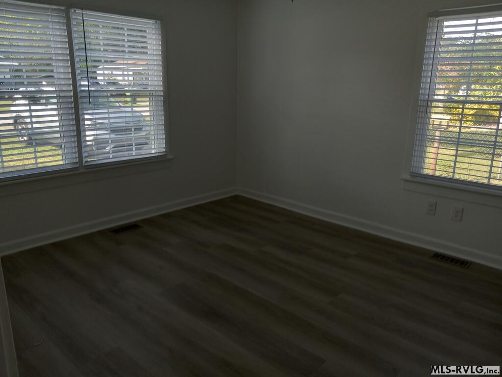 Residential/Vacation at 1020 W 8th St, Roanoke Rapids NC 27870, photo 5 of 8
