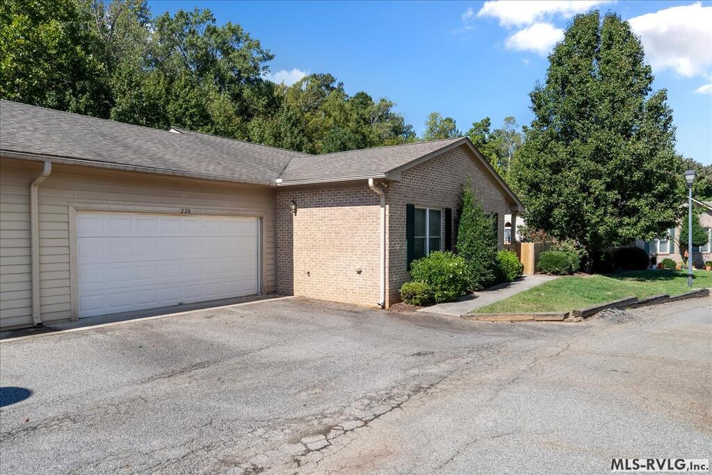 Townhouse/Condo at 220 Beaver Creek Dr., South Hill VA 23970, photo 10 of 41