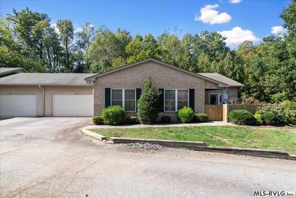 Townhouse/Condo at 220 Beaver Creek Dr., South Hill VA 23970, photo 11 of 41