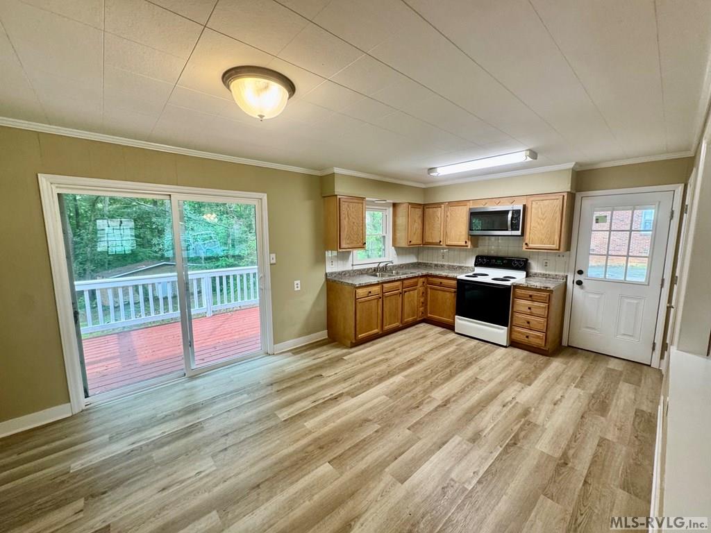 268-Kitchen - 284 Evergreen Road, Clarksville VA 23927