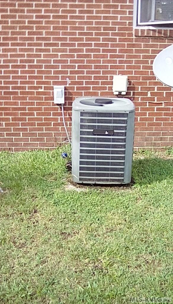 Residential/Vacation at 1511 4th Ave, Roanoke Rapids NC 27870, photo 3 of 4