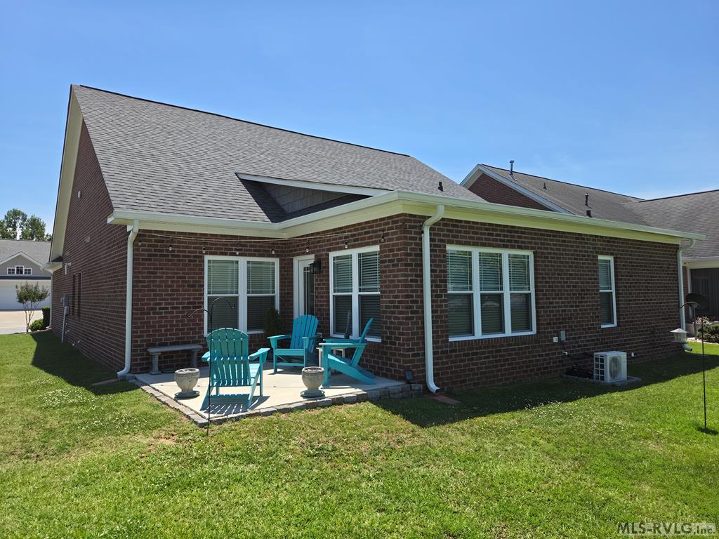 Townhouse/Condo at 107 Savannah Circle, Roanoke Rapids NC 27870, photo 2 of 41