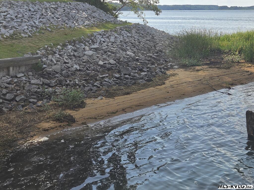 SANDY SHORE/RIP RAP C - 40 Anchor Court, Roanoke Rapids NC 27870