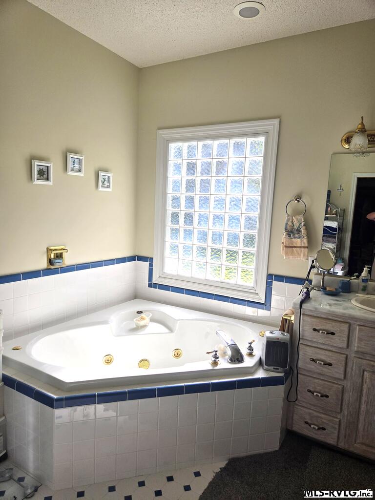 MASTER BATHROOM B - 40 Anchor Court, Roanoke Rapids NC 27870
