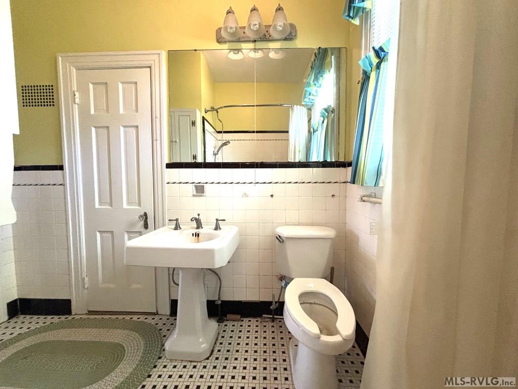 1st floor bathroom - 1117 Hamilton Street, Roanoke Rapids NC 27870