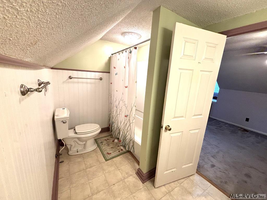 Upstairs bathroom - 1117 Hamilton Street, Roanoke Rapids NC 27870