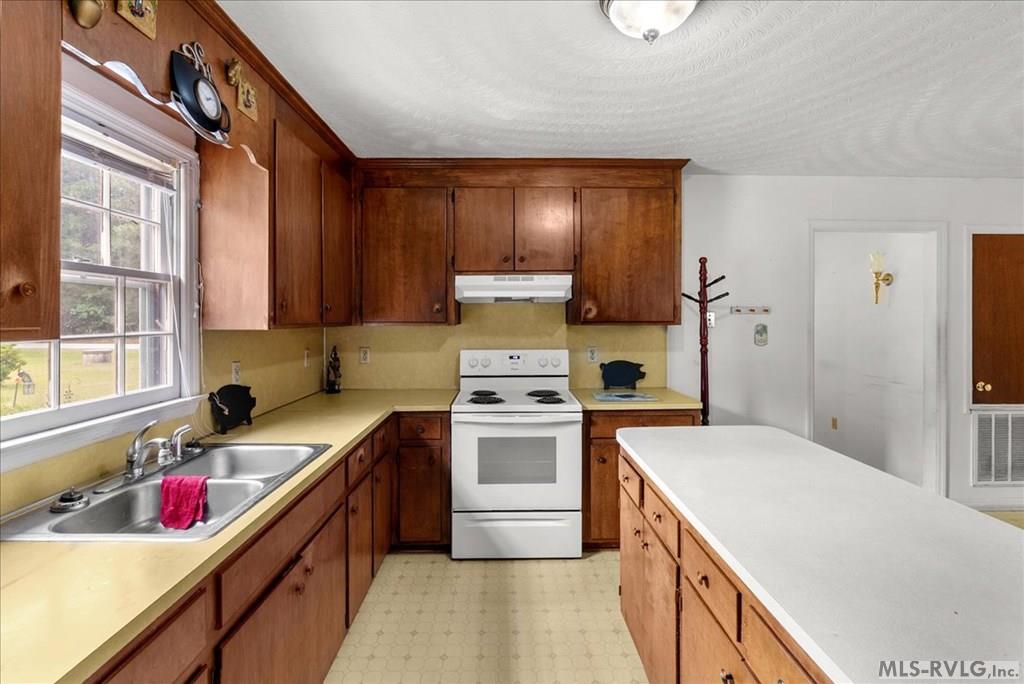 Residential/Vacation at 311 Farley Circle, Roanoke Rapids NC 27870, photo 16 of 27