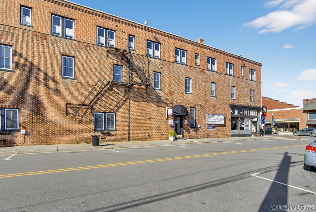 Commercial at 104 South Hill Avenue, South Hill VA 23970, photo 4 of 91