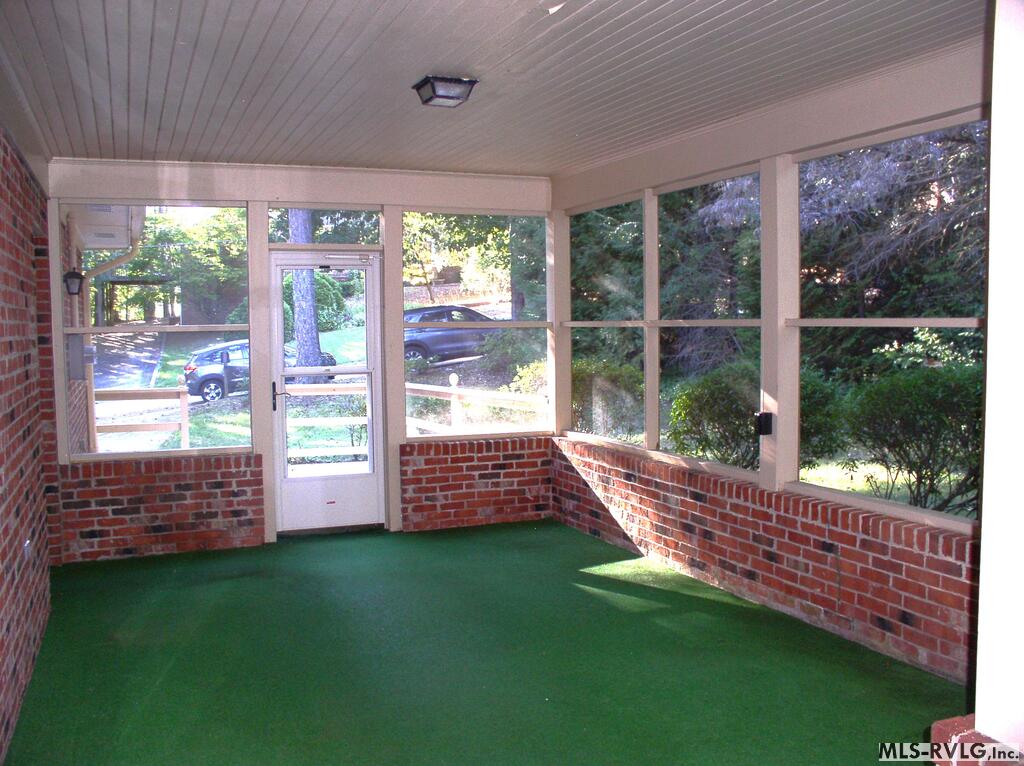Residential/Vacation at 1818 Brookrun Road, Henderson NC 27536, photo 9 of 47