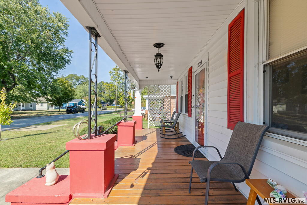 Residential/Vacation at 1220 Washington St, Roanoke Rapids NC 27870, photo 2 of 39