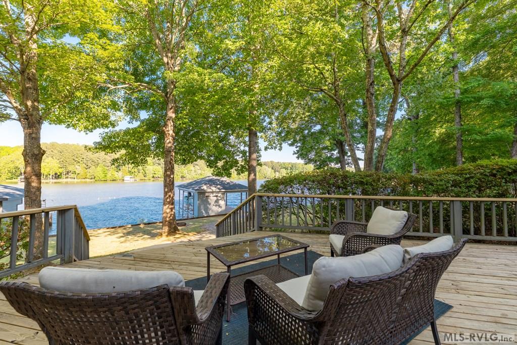 Rest Relax & Enjoy - 999 Hawthorne Dr, Bracey VA 23919