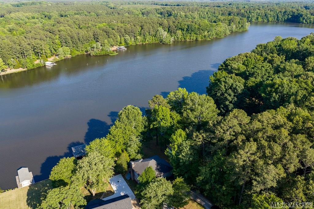 Tanglewood Shores - 999 Hawthorne Dr, Bracey VA 23919