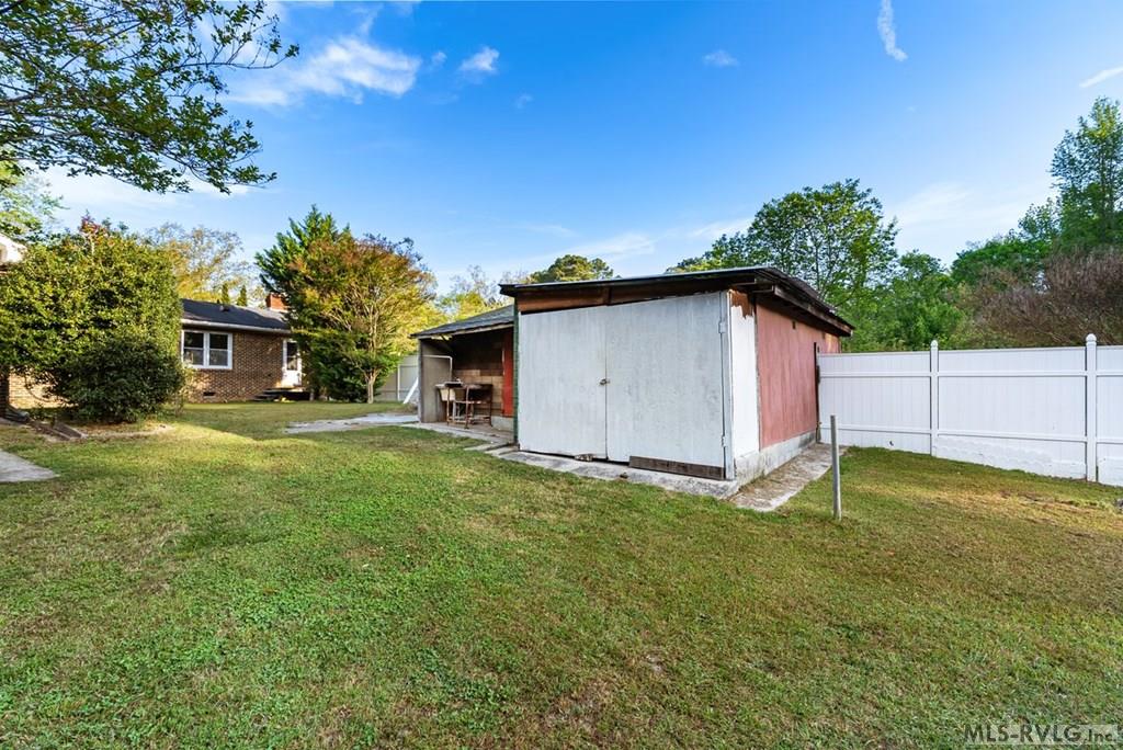 Residential/Vacation at 1118 Mapleton Street, Roanoke Rapids NC 27870, photo 11 of 43