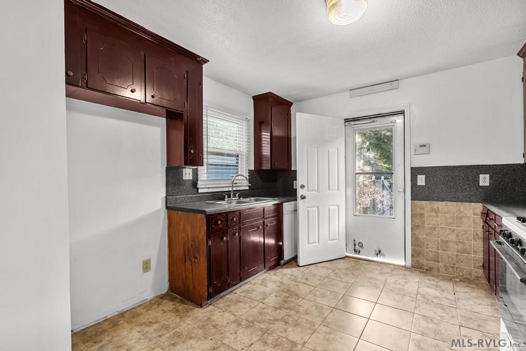 Residential/Vacation at 1118 Mapleton Street, Roanoke Rapids NC 27870, photo 18 of 43