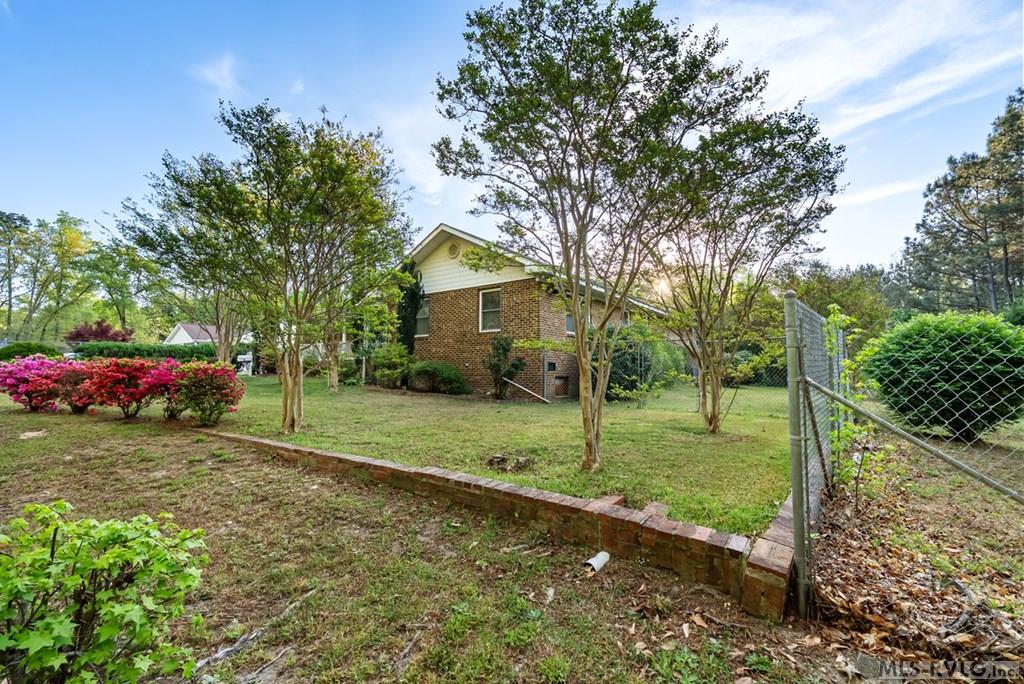 Residential/Vacation at 1118 Mapleton Street, Roanoke Rapids NC 27870, photo 3 of 43
