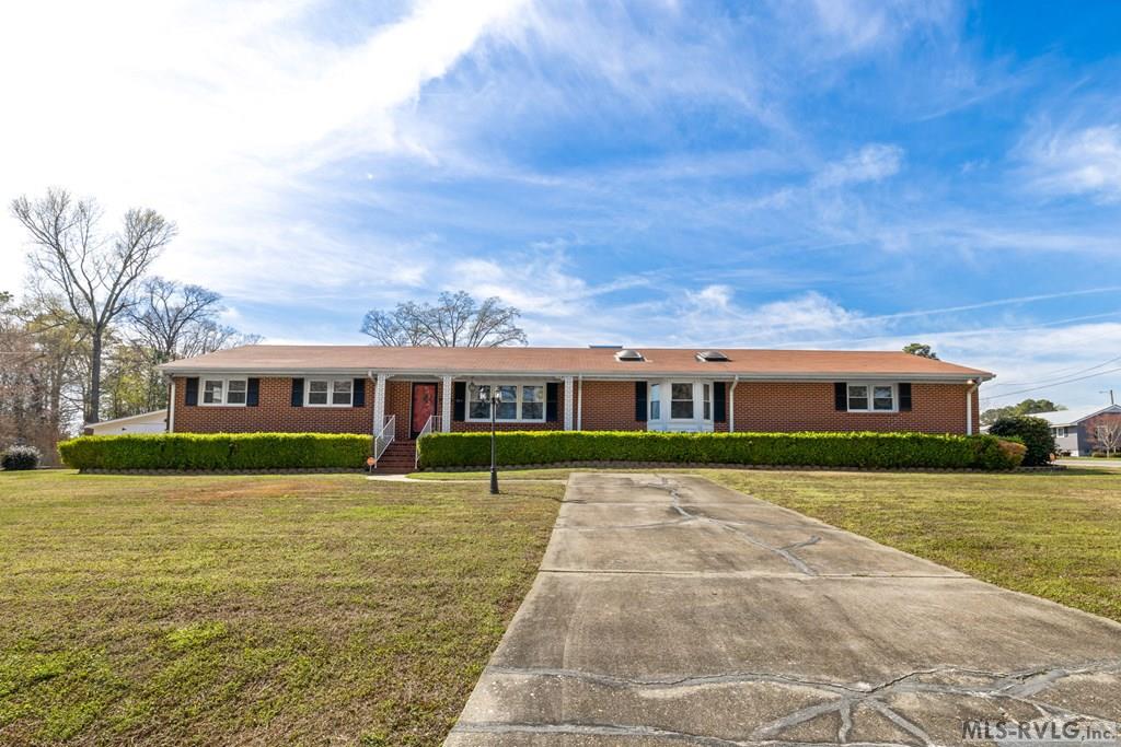Residential/Vacation at 515 Oakwood Avenue, Roanoke Rapids NC 27870, photo 3 of 46