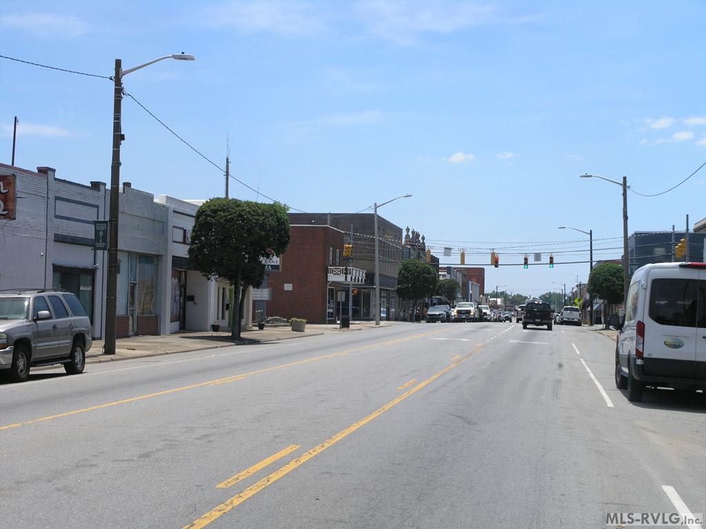 Commercial at 923 Roanoke Avenue, Roanoke Rapids NC 27870, photo 2 of 26