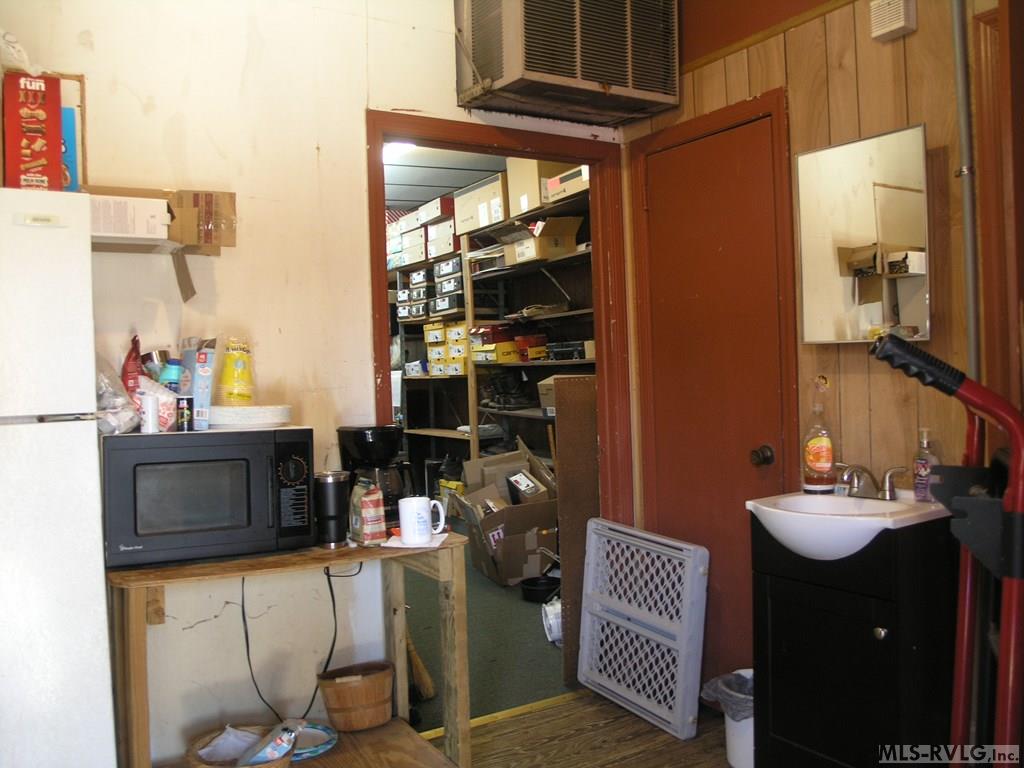 Commercial at 923 Roanoke Avenue, Roanoke Rapids NC 27870, photo 6 of 26