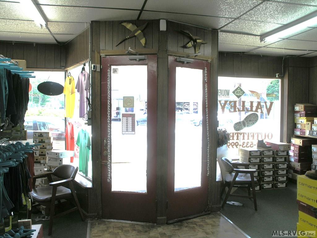 Commercial at 923 Roanoke Avenue, Roanoke Rapids NC 27870, photo 8 of 26