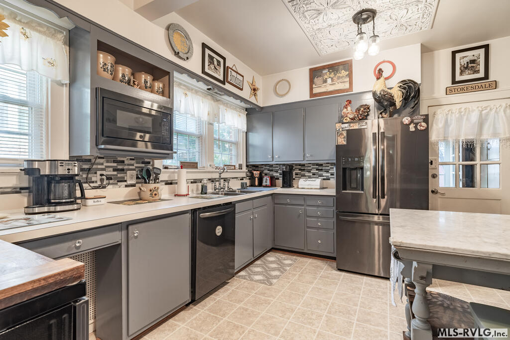 Residential/Vacation at 406 S Main St, Lawrenceville VA 23868, photo 17 of 33