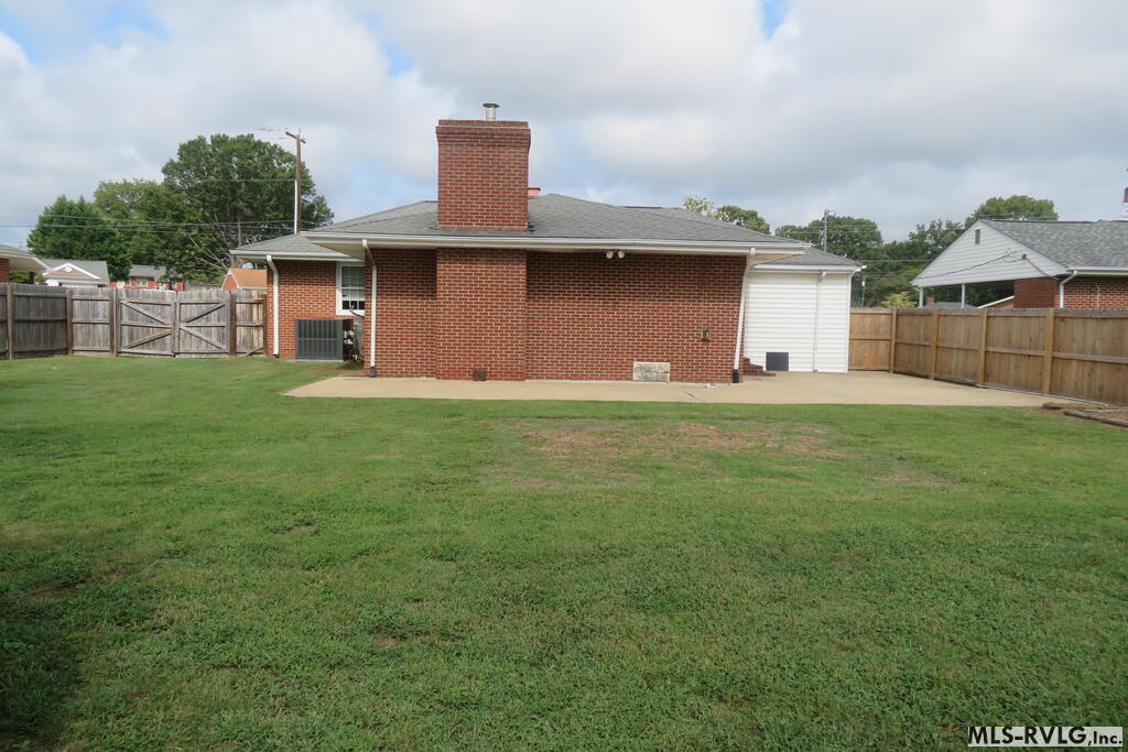 Residential/Vacation at 1414 Park Avenue, Roanoke Rapids NC 27870, photo 3 of 33