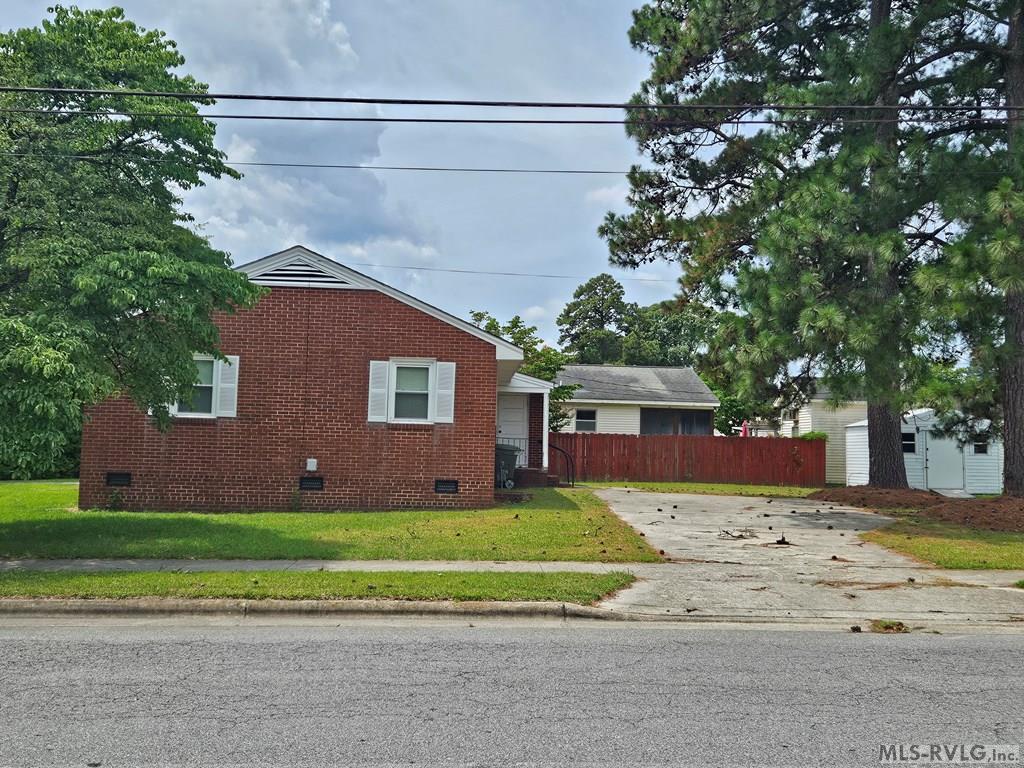 Residential/Vacation at 703 Raleigh St, Roanoke Rapids NC 27870, photo 18 of 22