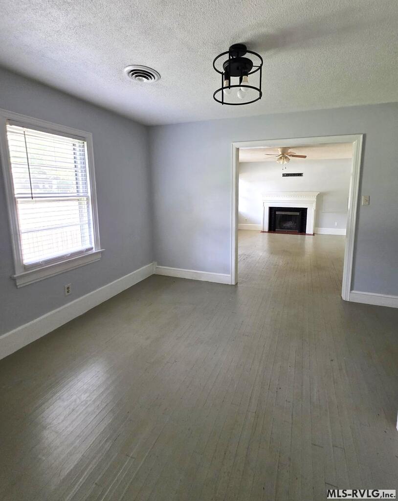 Residential/Vacation at 516 Roanoke Ave, Roanoke Rapids NC 27870, photo 6 of 27