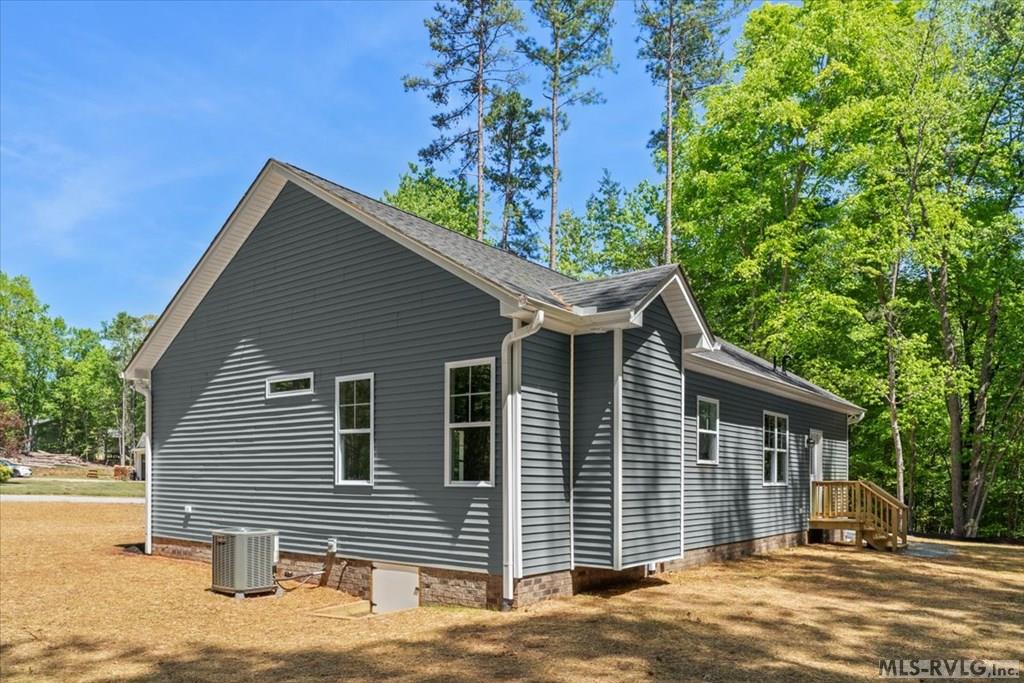 Residential/Vacation at 141 Jamestown Lane, Bracey VA 23919, photo 3 of 44