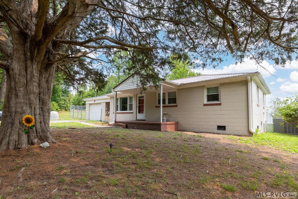 Residential/Vacation at 2738 Greentown Drive, Lawrenceville VA 23868, photo 2 of 28