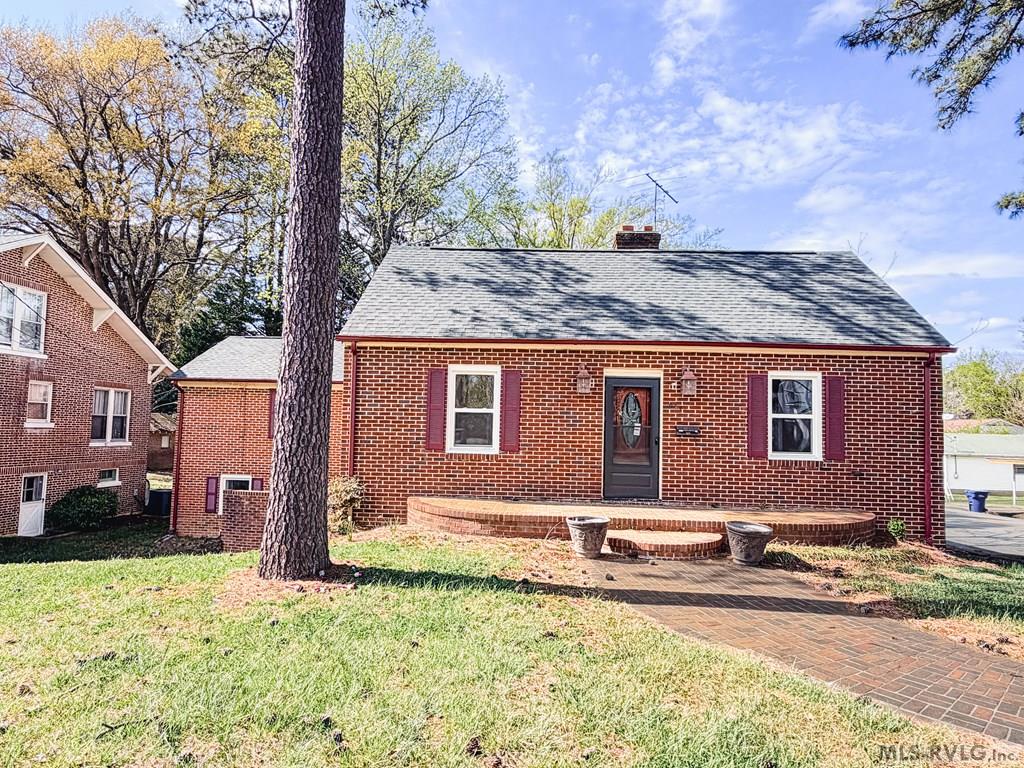 Residential/Vacation at 627 N Mecklenburg Ave, South Hill VA 23970, photo 3 of 51