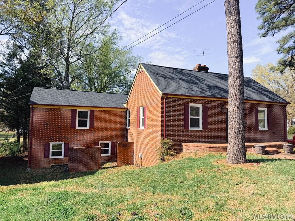 Residential/Vacation at 627 N Mecklenburg Ave, South Hill VA 23970, photo 4 of 51